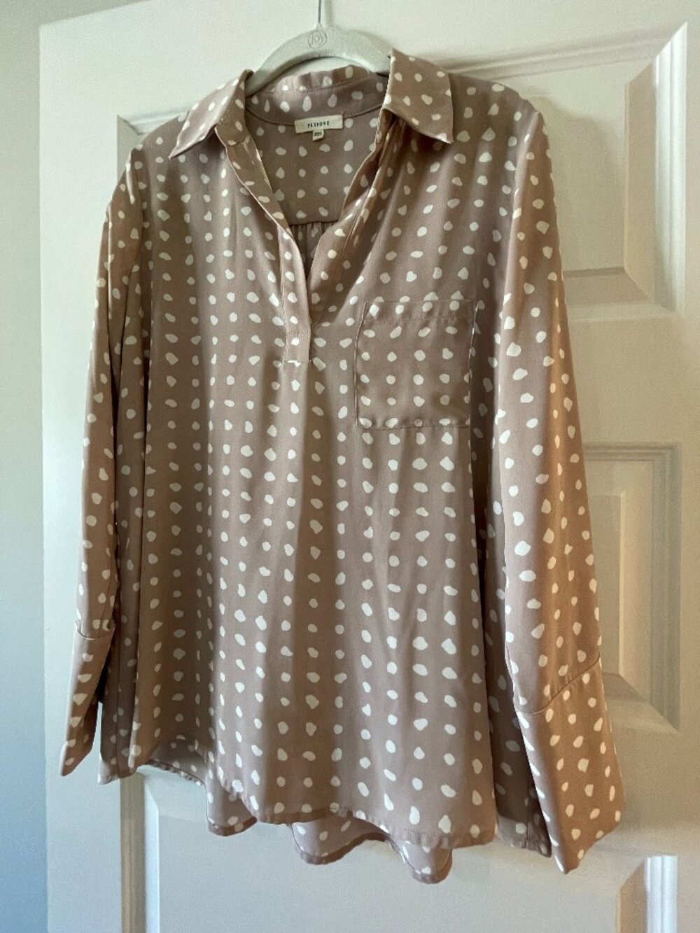 Pleione Taupe Polka Dot V-Neck Split Collar Tunic Blouse Nordstrom Small